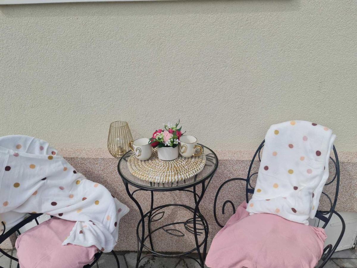 4-Teen Ягодина Экстерьер фото